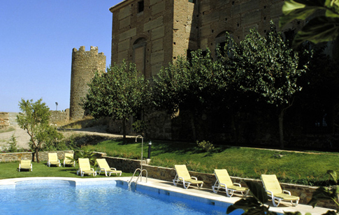 Parador and pool / parador y piscina