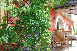 Arianel.la Apartment - Bedroom - click for larger image