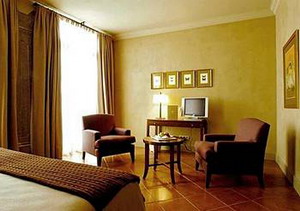 Guest room at Hotel Bremon