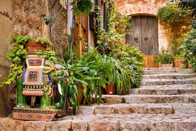 Visit Fornalutx in Mallorca (Majorca), Balearic Islands, Spain Visit Fornalutx in Mallorca (Majorca), Balearic Islands, Spain
